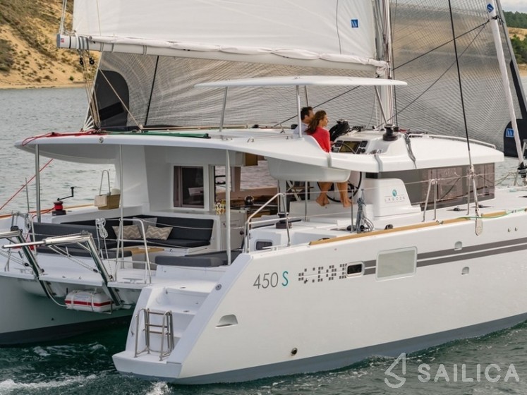 Lagoon 450 S - 4 + 2 cab. - Yacht Charter Sailica