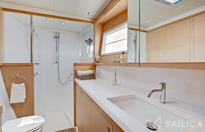 Lagoon 450 S - 4 + 2 cab. - Yacht Charter Sailica