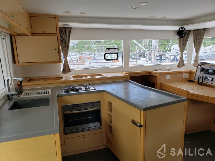 Lagoon 450 S - 4 + 2 cab. - Yacht Charter Sailica