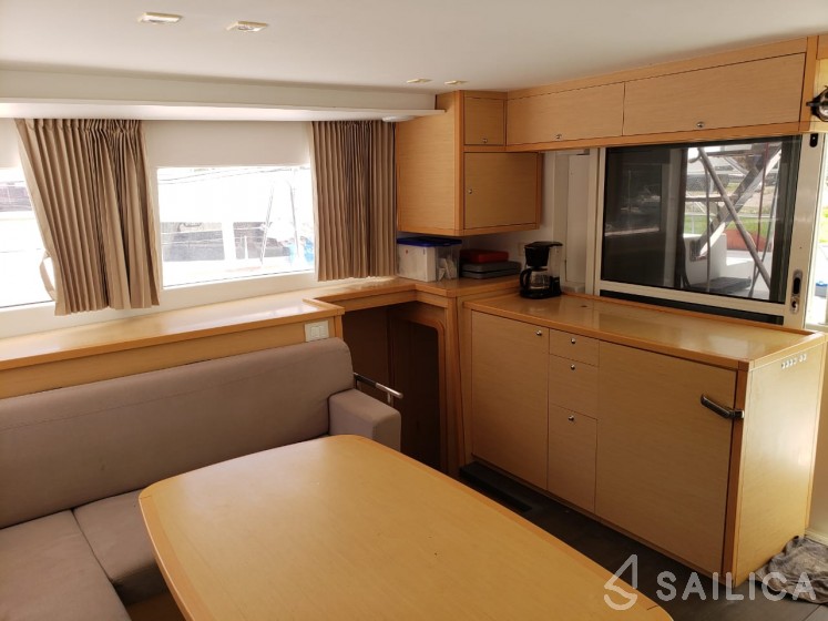 Lagoon 450 S - 4 + 2 cab. - Yacht Charter Sailica