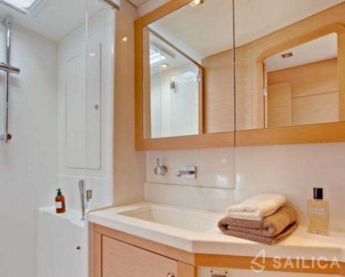 Lagoon 450 - Yacht Charter Sailica