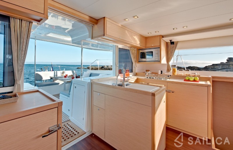 Lagoon 450 - Yacht Charter Sailica