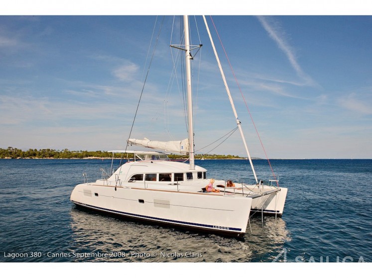 Lagoon 38 - Yacht Charter Sailica