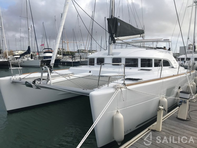 Lagoon 380 - Yacht Charter Sailica