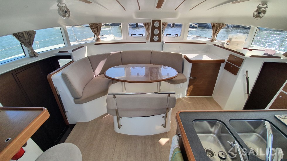 Lagoon 380 - Yacht Charter Sailica