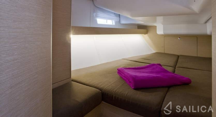 Elan 40 Impression - Yacht Charter Sailica