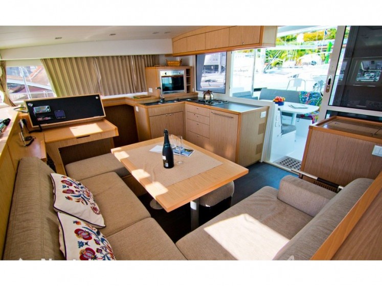 Lagoon 400 S2 - Yacht Charter Sailica