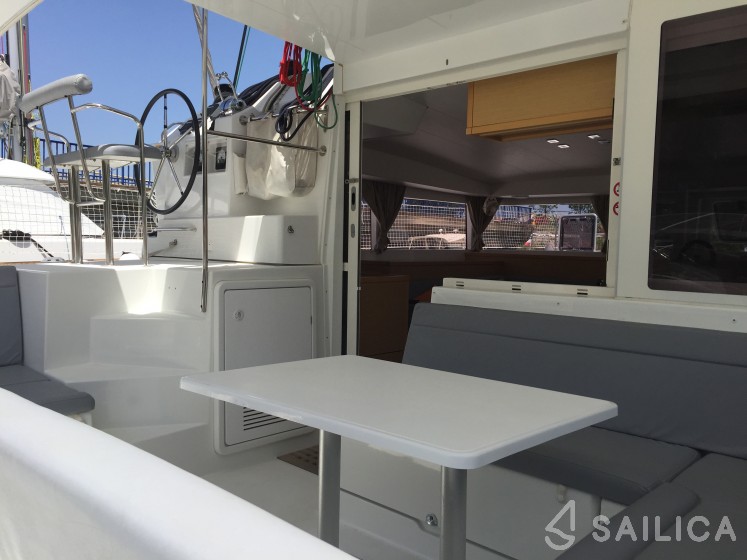 Lagoon 400 S2 - Yacht Charter Sailica