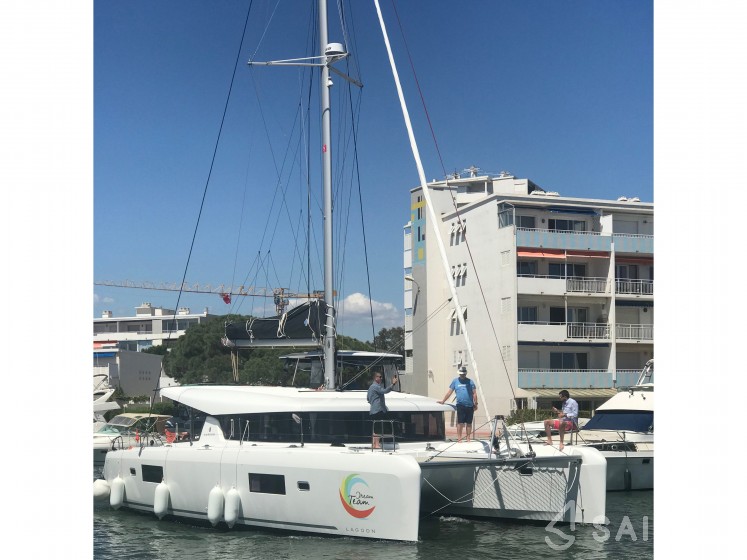 Lagoon 42 - Yacht Charter Sailica