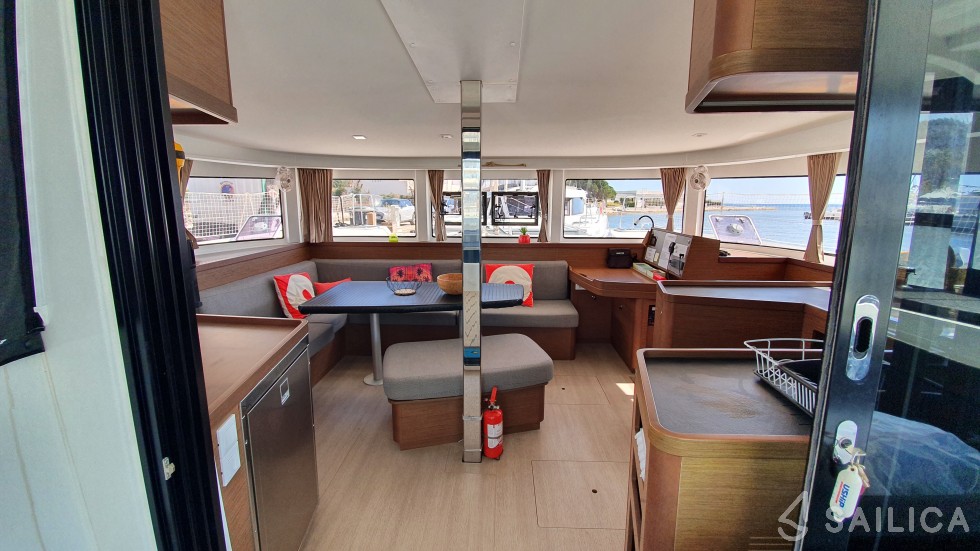 Lagoon 42 - Yacht Charter Sailica