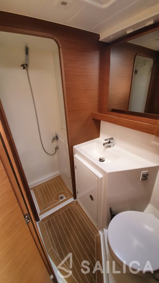 Lagoon 42 - Yacht Charter Sailica