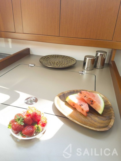 Oceanis 31 - Yacht Charter Sailica