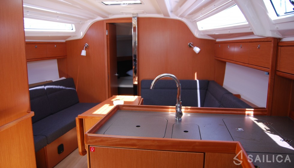 Bavaria 37 Cruiser - Yacht Charter Sailica