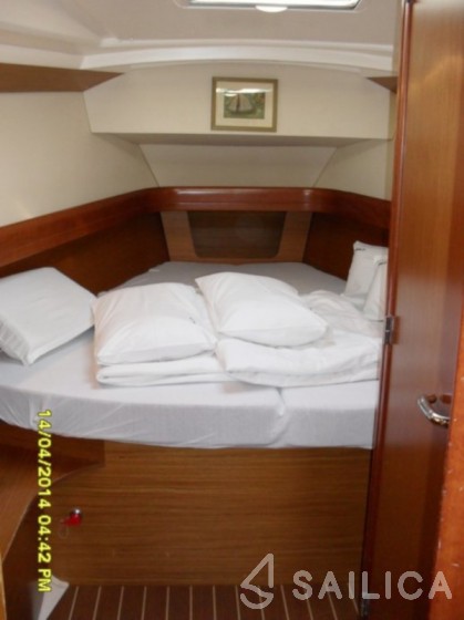 Sun Odyssey 42i - Yacht Charter Sailica
