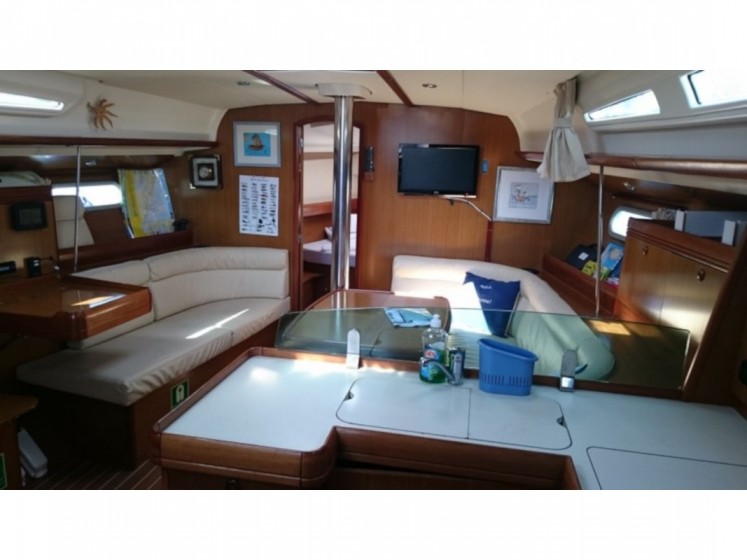 Sun Odyssey 42i - Yacht Charter Sailica