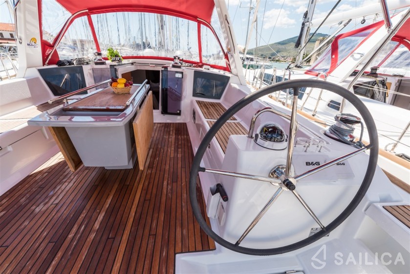 Oceanis 45 - Yacht Charter Sailica