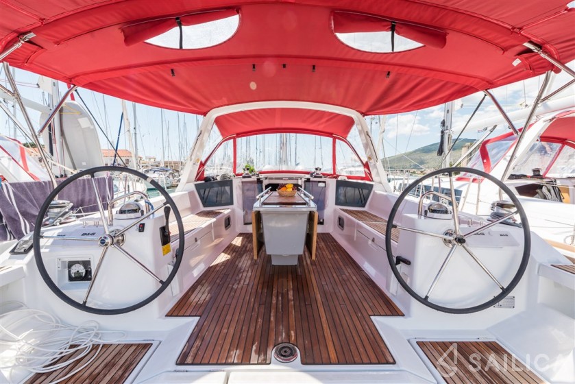 Oceanis 45 - Yacht Charter Sailica
