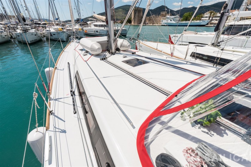 Oceanis 45 - Yacht Charter Sailica