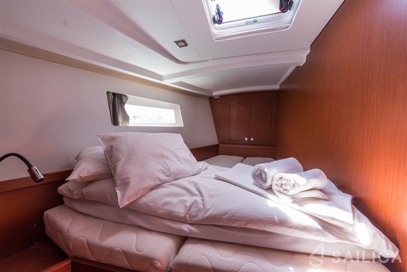Oceanis 45 - Yacht Charter Sailica