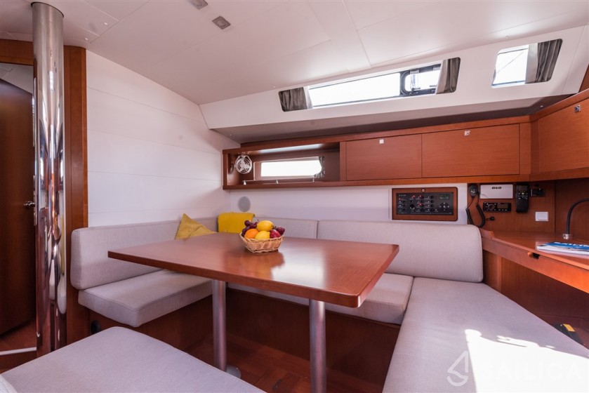 Oceanis 45 - Yacht Charter Sailica