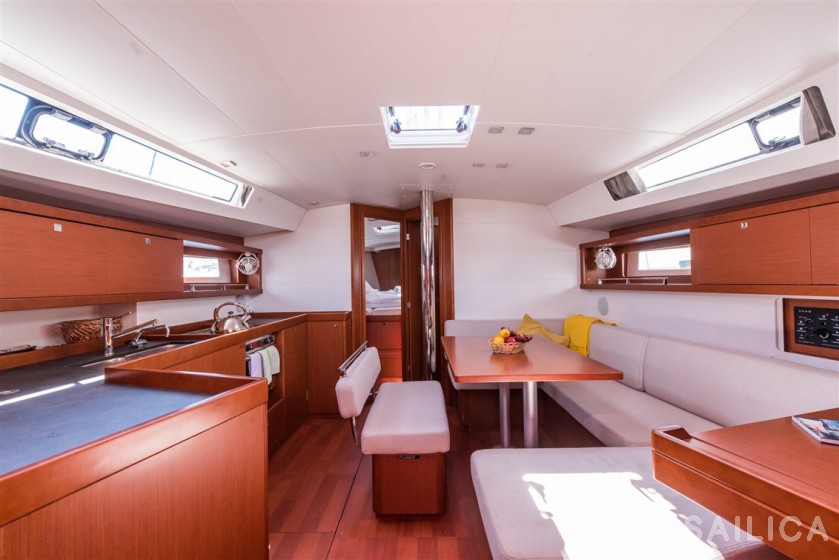Oceanis 45 - Yacht Charter Sailica