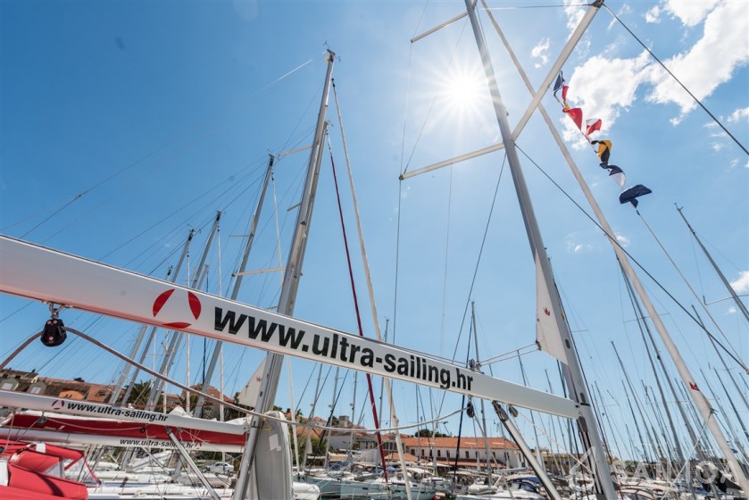 Oceanis 45 - Yacht Charter Sailica