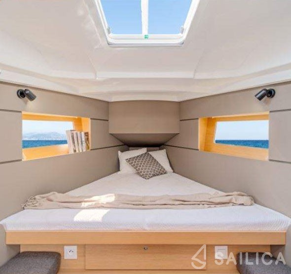 Oceanis 35 - Yacht Charter Sailica