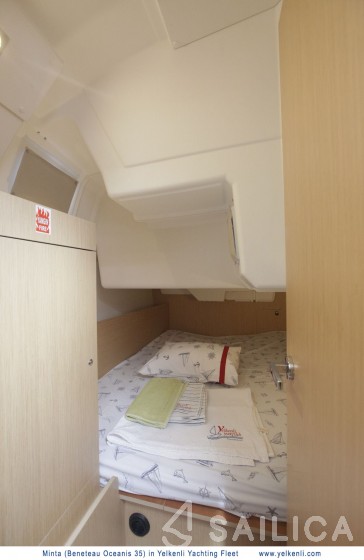 Oceanis 35 - Yacht Charter Sailica
