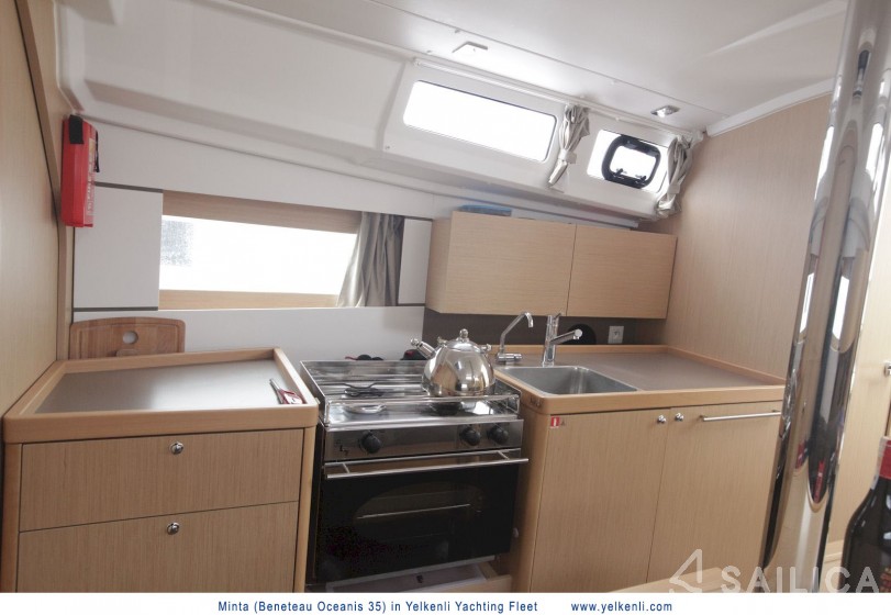 Oceanis 35 - Yacht Charter Sailica