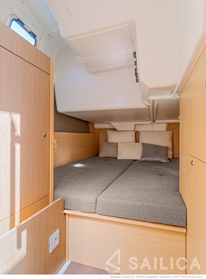 Oceanis 35 - Yacht Charter Sailica