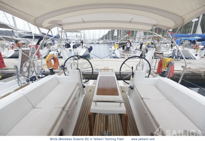 Oceanis 35 - Yacht Charter Sailica