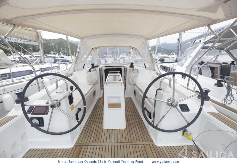 Oceanis 35 - Yacht Charter Sailica