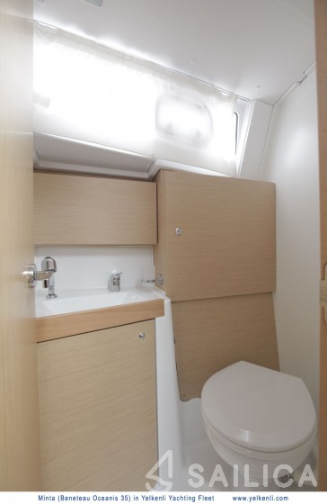 Oceanis 35 - Yacht Charter Sailica