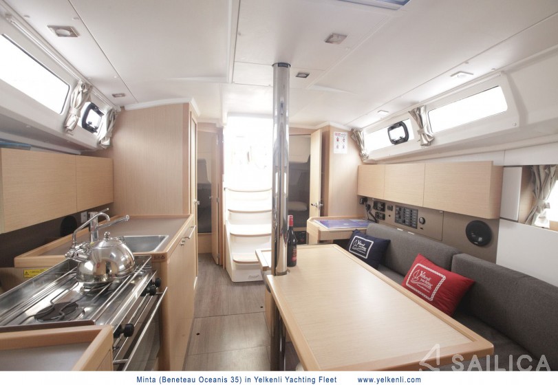 Oceanis 35 - Yacht Charter Sailica