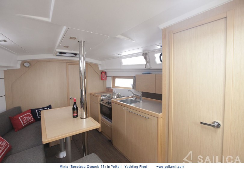 Oceanis 35 - Yacht Charter Sailica