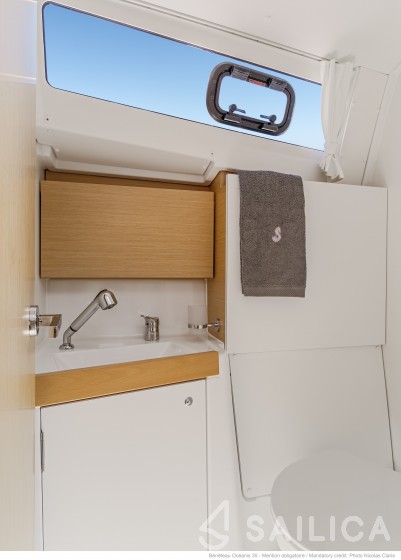 Oceanis 35 - Yacht Charter Sailica