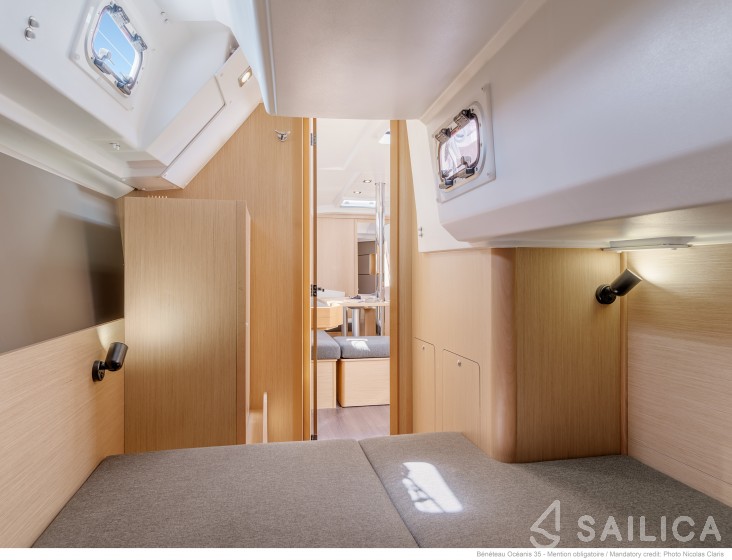 Oceanis 35 - Yacht Charter Sailica