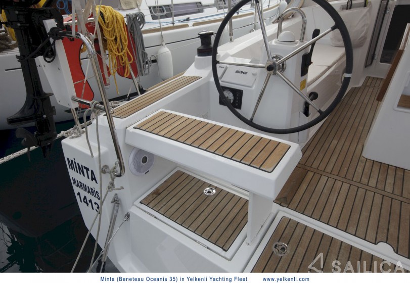 Oceanis 35 - Yacht Charter Sailica