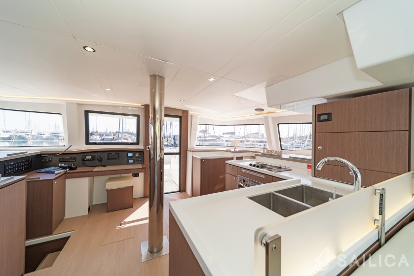 Bali 4.8  - Yacht Charter Sailica