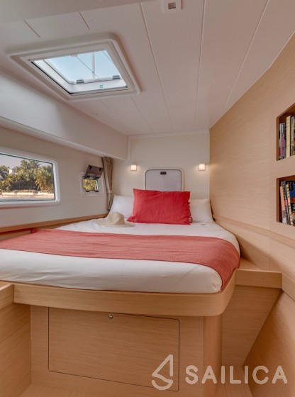 Lagoon 42 - Yacht Charter Sailica