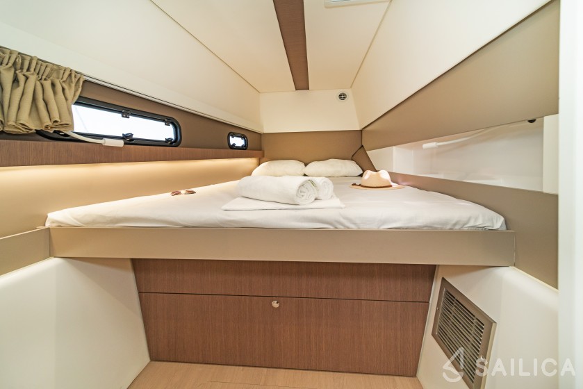 Bali 4.1 - Yacht Charter Sailica