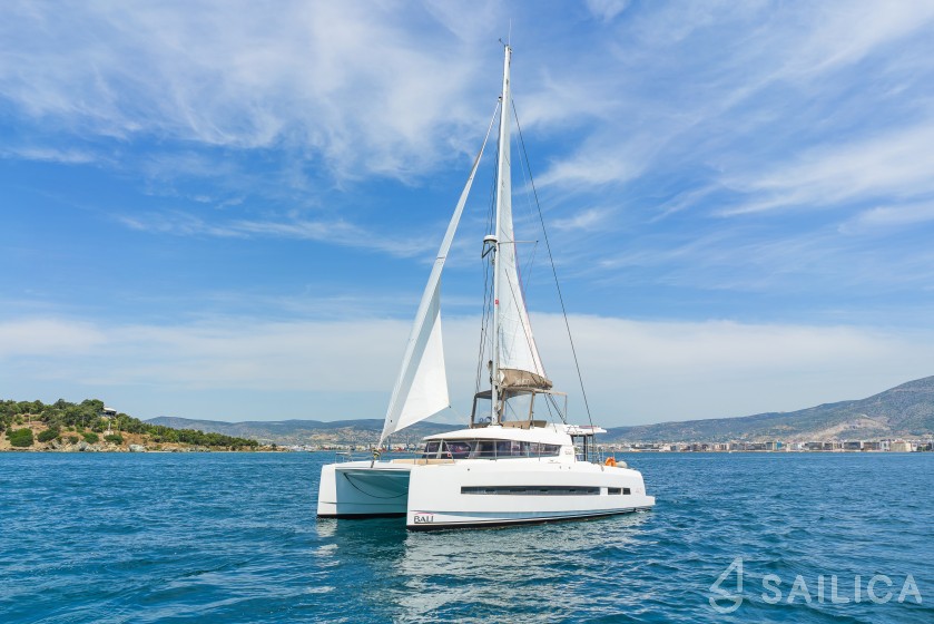 Bali 4.1 - Yacht Charter Sailica