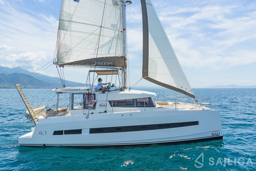 Bali 4.1 - Yacht Charter Sailica