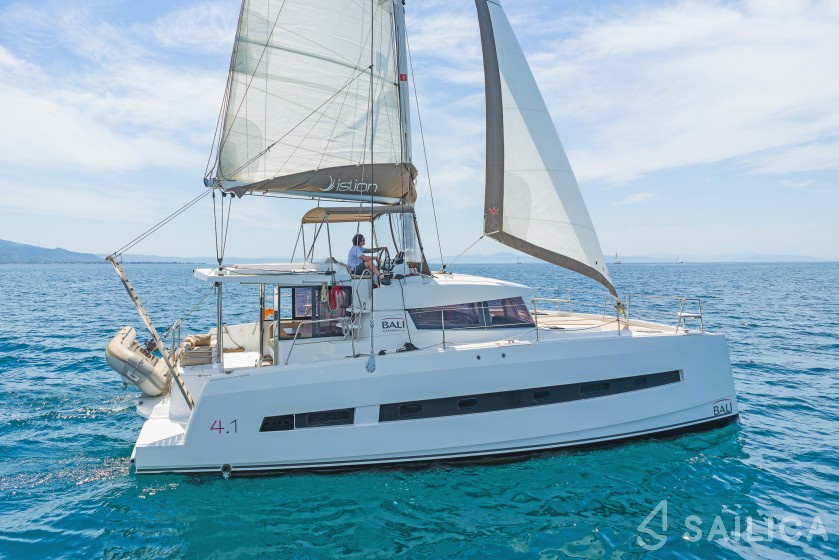 Bali 4.1 - Yacht Charter Sailica