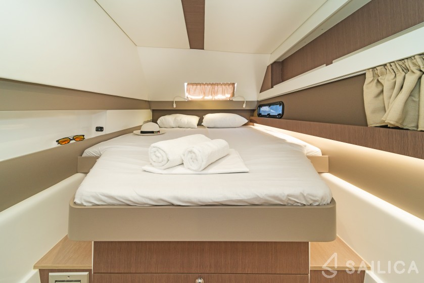 Bali 4.1 - Yacht Charter Sailica