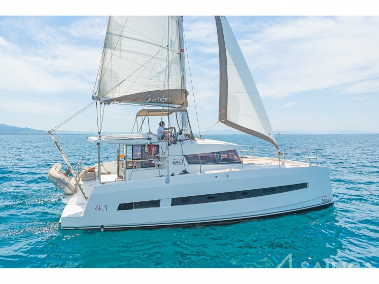 Bali 4.1 - Yacht Charter Sailica