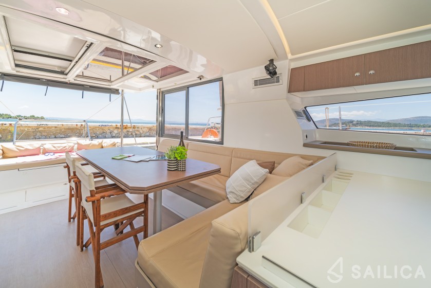 Bali 4.1 - Yacht Charter Sailica