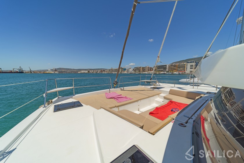 Bali 4.1 - Yacht Charter Sailica