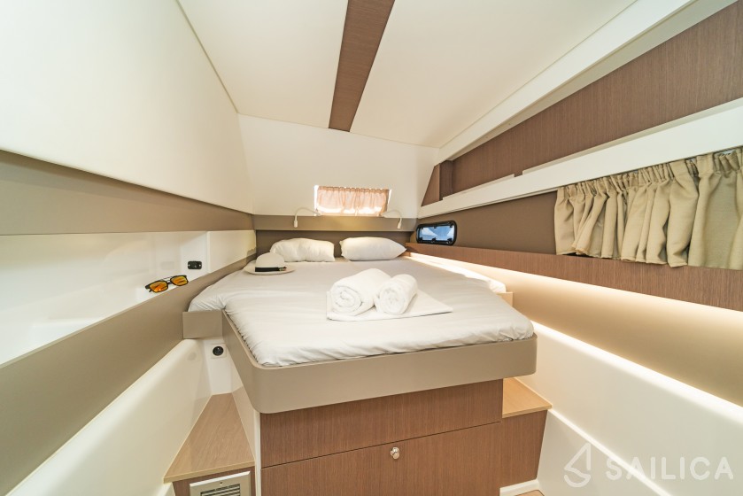 Bali 4.1 - Yacht Charter Sailica