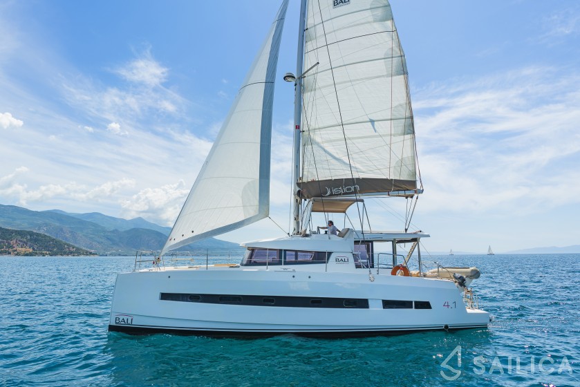 Bali 4.1 - Yacht Charter Sailica